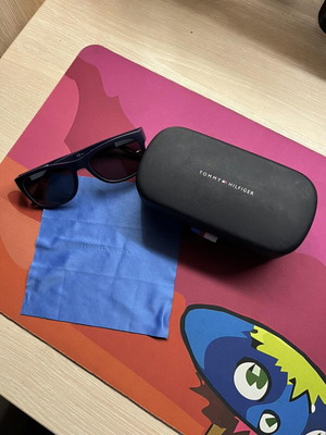 Tommy Hilfiger black sunglasses like new