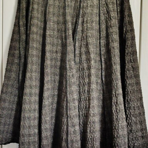 Skirt thick fabric with pleats new, size 46