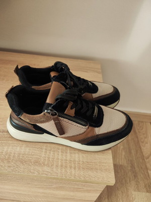 Sneakers Carmela Footwear μεταχειρισμένα, νούμερο 37, μαύρο και μπεζ