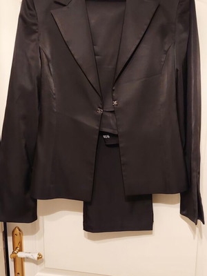 BSB women's suit like new, black, medium size