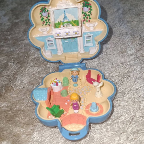 Polly Pocket 1990 toy in very good condition