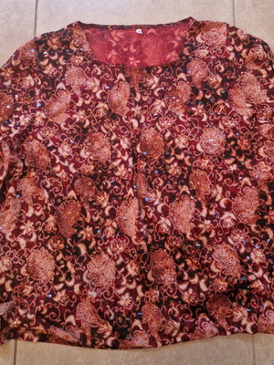 T-shirt with sparkles used, size 4XL