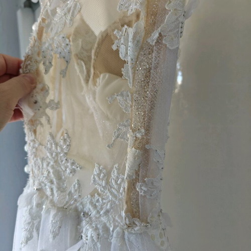 Wedding dress like new white with case and petticoat