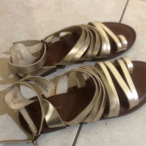 American Eagle women's sandals like new, gold, size 37