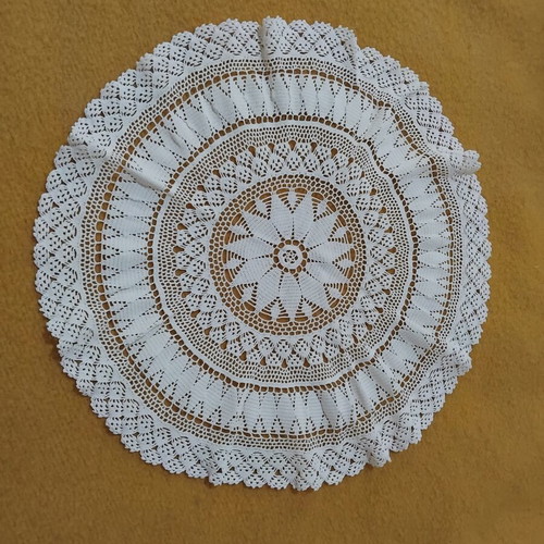 Vintage handmade round doily used, 50 cm diameter