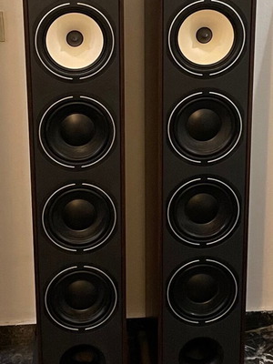 Triangle BOREA BR09 floor speakers used, walnut color