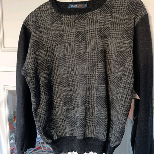 Glou sport knitted men's sweater size M like new, black and gray