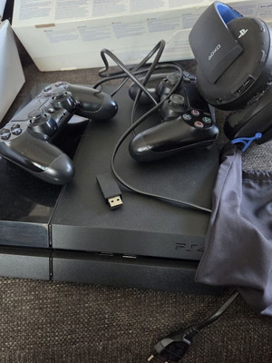 Sony PlayStation 4 500GB console used with 2 controllers, headset, USB hub, and 3 games