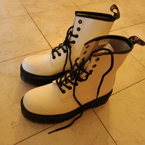 Mark Milan women's boots white size 38 new unworn