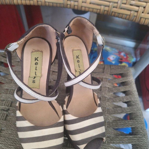 Kelly's pumps size 37 like new, black and white
