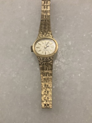 Seiko women's vintage watch used, needs repair, gold color