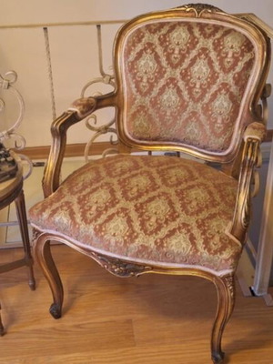 Living room set used with carved details and premium fabric