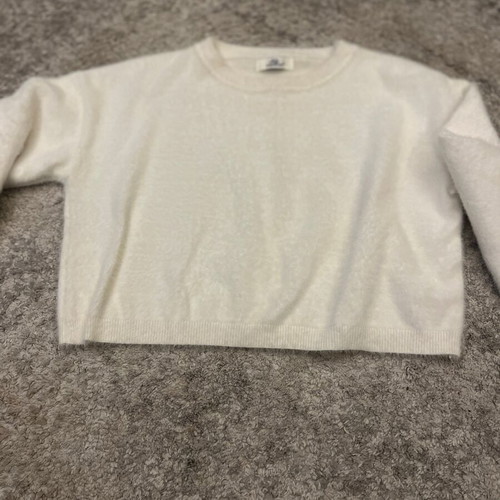 Mochy white fuzzy cropped sweater XS like new