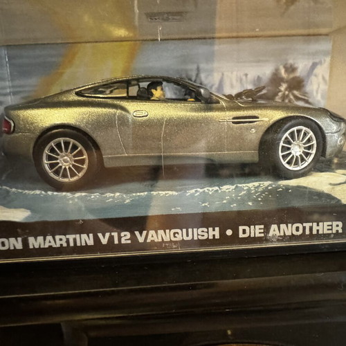 Aston Martin Die Another Day V12 Vanquish model car like new