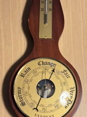 Ξύλινος θερμόμετρος τοίχου vintage μεταχειρισμένο, κλασικό διακοσμητικό
