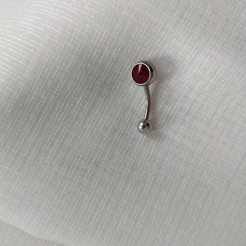Navel piercing like new, set of 2 with emerald and red stones