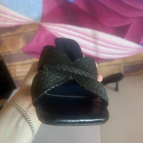 Ideal Shoes black women's mules with woven raffia style, size 41, like new