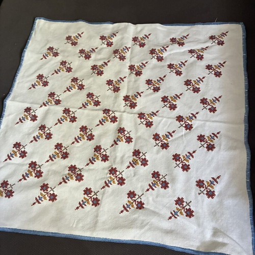 Vintage Handmade Embroidered Tablecloth 50x50 cm, like new