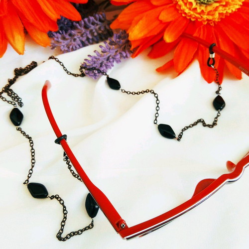 Handmade glasses chain with black rhombus-shaped stones new