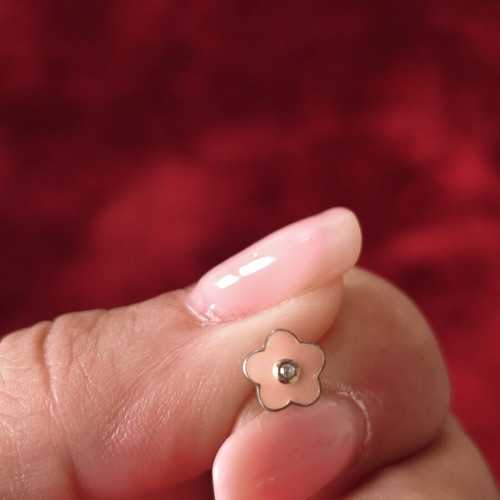 Flower stud earrings used with pink enamel and zircon