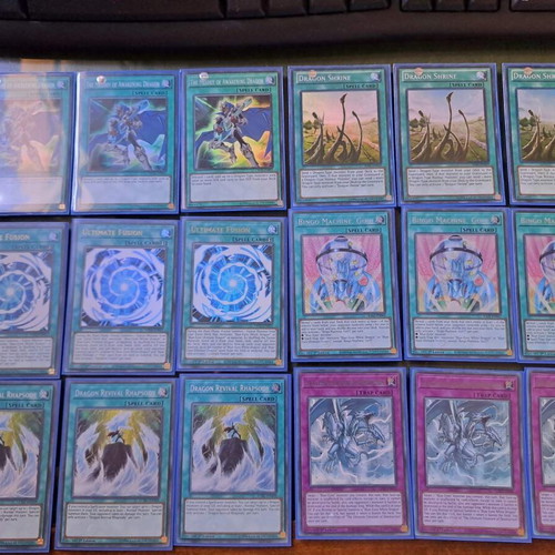 YuGiOh Blue-Eyes Deck like new with 3 - 65,00 - Vendora.cy YuGiOh Blue-Eyes Deck like new with 3 - 65,00 - Vendora.cy