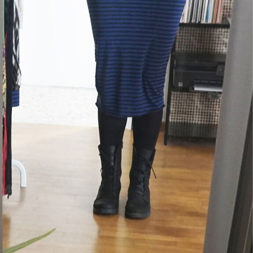 Striped fitted skirt like new, size M, blue