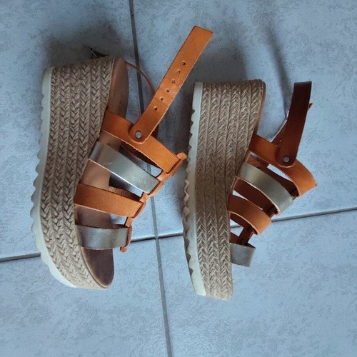 Labrini leather platform sandals brown with gold straps
