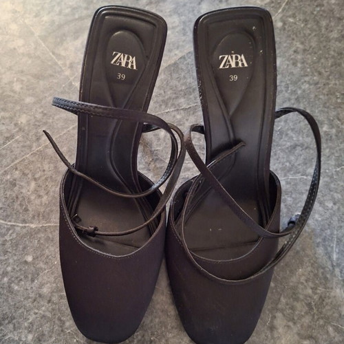 Zara satin pumps with round toe size 39, like new