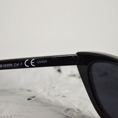 Butterfly sunglasses black like new