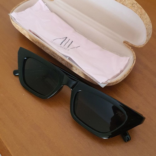 AV Sunglasses Karen sunglasses new, black, with case