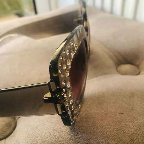 Butterfly sunglasses used with rhinestones