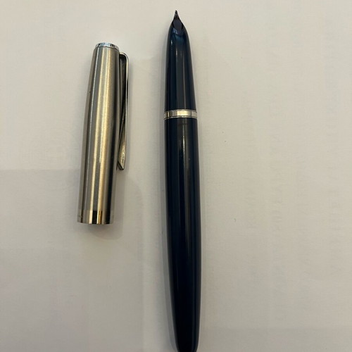 Parker 21 pen blue color used, functional
