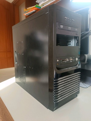 Υπολογιστής γραφείου με windows 10