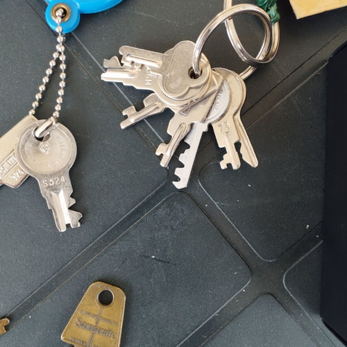 Vintage small keys like new, pack of 60 pieces