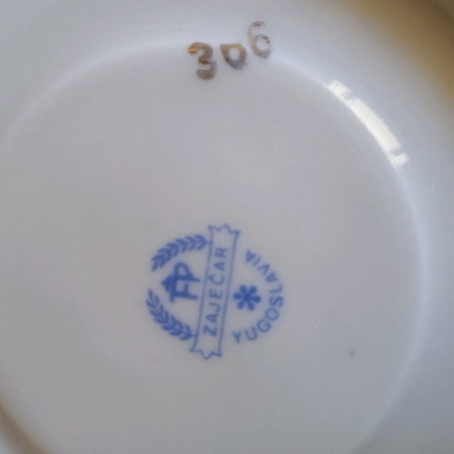 Coffee cups collectible like new with Zajecar saucers