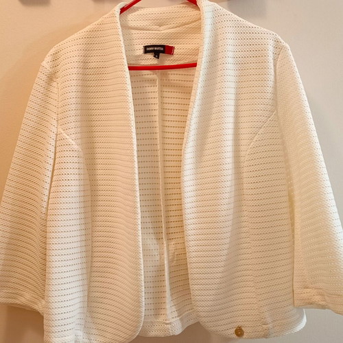 Donna Martha white summer cardigan with bow detail
