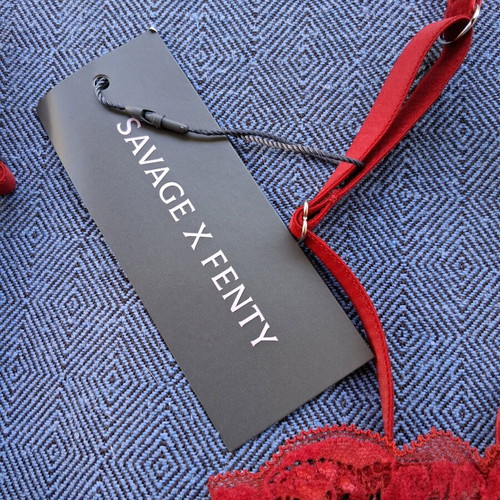 Savage X Fenty Red Velvet bra new, red