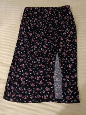 Shein floral slim skirt with slit like new, size 38