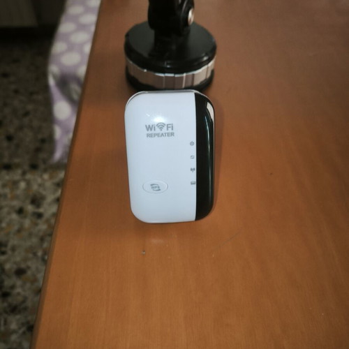 Wireless WiFi Extender in like new condition