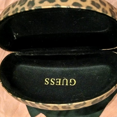 Guess hard large glasses case like new, brown and gold