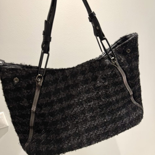 Le Pandorine wool winter shoulder bag like new, black and grey