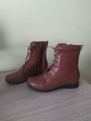 Women's boots like new, size 40