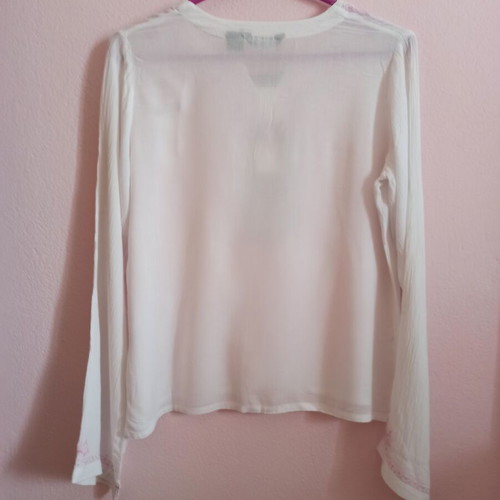 White women's blouse one size like new with bell sleeves