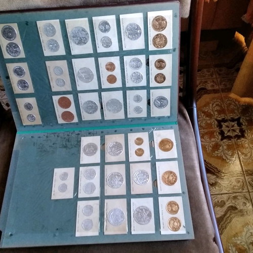 Collectible coins used, album with 19 cards, about 500 pieces