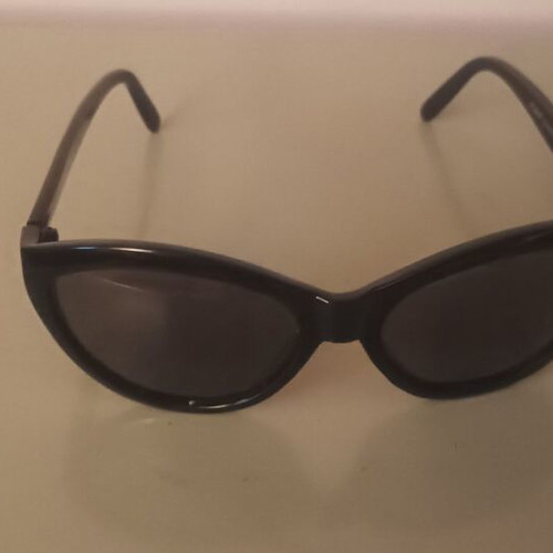 Children's sunglasses like new, 13 cm with red case