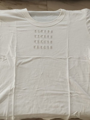 Γυναικείο κρεμ T-shirt με γεωμετρικό σχέδιο από στρας μέγεθος L/XL σαν καινούργιο