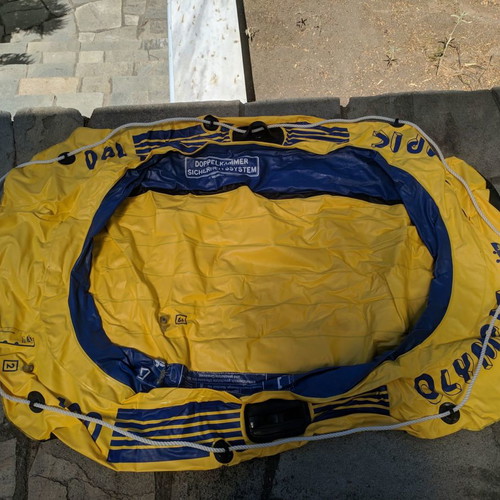 Inflatable boat used for 2 persons with aluminum oars