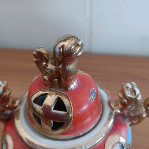 Satsuma Moriage Japanese incense burner used, handpainted samurai and geisha