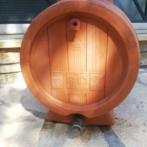 Barrel 25 liters used for wine and oil made of plastic