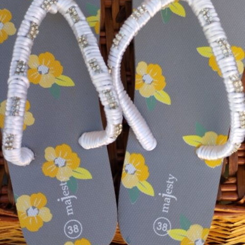 Mitsuko handmade flip flops new, colorful with pearls and shells